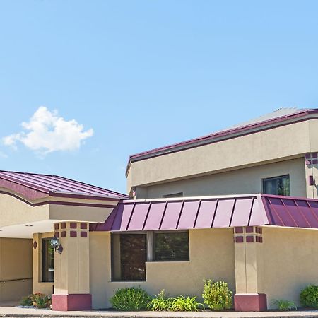 Super 8 By Wyndham West Greenwich/Providence Luaran gambar